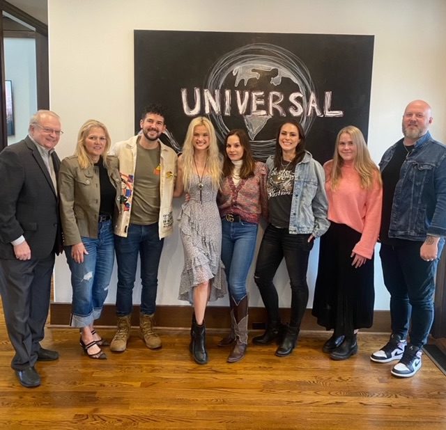 Zandi Holup Signs With Arthouse Entertainment, Turntable Music & UMPG